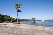 einsames-australischen-strand-ruhigen-bucht-und-boote.jpg?b=1&s=170x170&k=20&c=jWYL0mVCy3WYIc5qRs6zZboWUaW648oTFZ_u4lOvGUE=