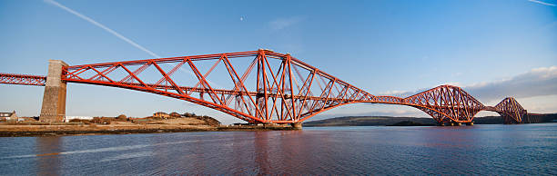 la forth bridge, écosse, presque échafaudage gratuit - river north photos et images de collection