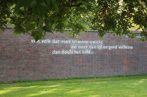end line of a poem by journalist, publisher and resistance member Henk van Randwijk on the wall of the park in Amsterdam named after him.