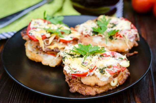 zucchini appetizer with tomato sauce and cheese - squash fried deep fried dill imagens e fotografias de stock