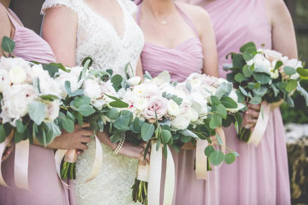 istock Floral Wedding Bouquet 1556618305