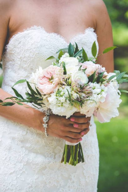 istock Floral Wedding Bouquet 1556618829