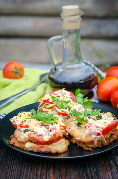 zucchini appetizer with tomato sauce and cheese - squash fried deep fried dill imagens e fotografias de stock