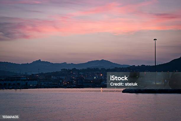 Foto de Pôr Do Sol Sobre O Mar e mais fotos de stock de Cena de tranquilidade - Cena de tranquilidade, Colina, Contraluz