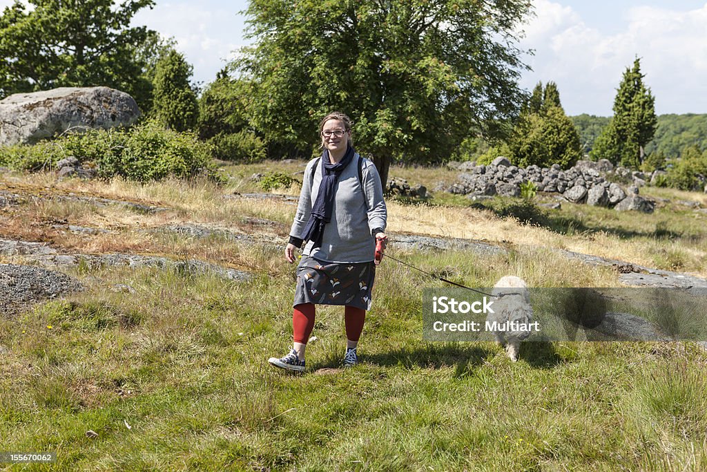 Caminando al aire libre - Foto de stock de 40-49 años libre de derechos