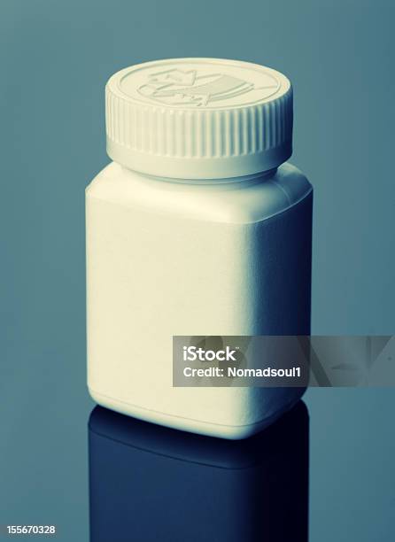 Frasco De Pílulas Branco - Fotografias de stock e mais imagens de Assistência - Assistência, Branco, Comprimido