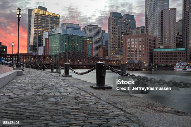 Zachód Słońca W Finansowej Dzielnicy Bostonu Massachusetts - zdjęcia stockowe i więcej obrazów Architektura