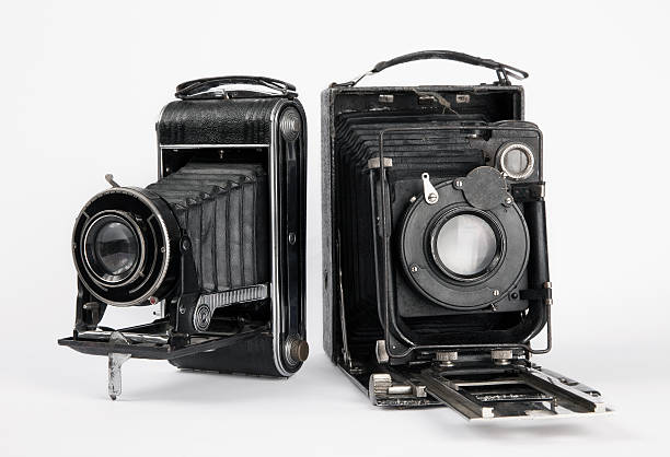 2 つの古いビンテージカメラ - 1940 1980 retro styled imagery ストックフォトと画像