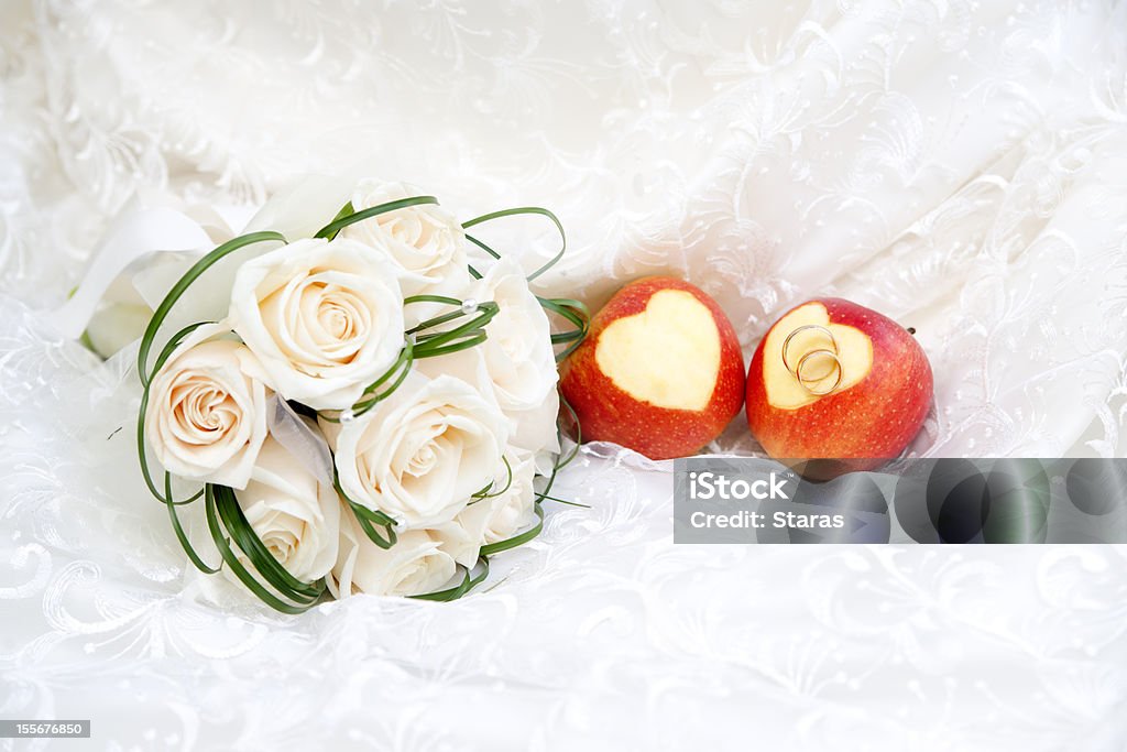 Hochzeitsringe - Lizenzfrei Apfel Stock-Foto