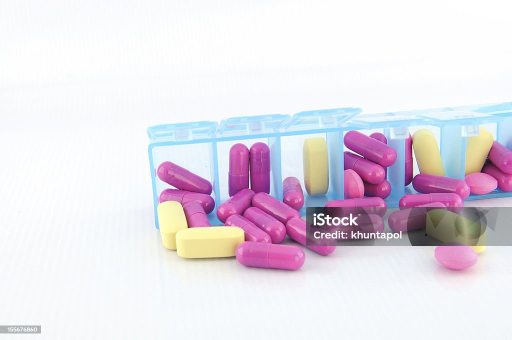 De cápsulas e de comprimidos diariamente Caixa de Comprimidos - Royalty-free Aberto Foto de stock