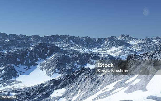 Foto de Montanhas Altas e mais fotos de stock de Alpes europeus - Alpes europeus, Azul, Beleza natural - Natureza