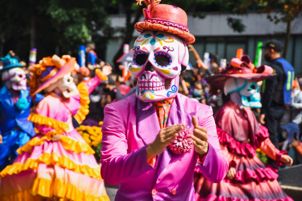 멕시코 시티의 죽은 자의 날 퍼레이드, 죽은 자의 날 퍼레이드 중 변장한 사람들 - catrina 뉴스 사진 이미지