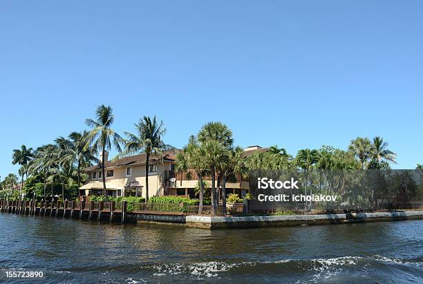 Real Estate De Lujo Frente Al Mar Foto de stock y más banco de imágenes de Canal - Corriente de agua - Canal - Corriente de agua, Casa, Clase alta