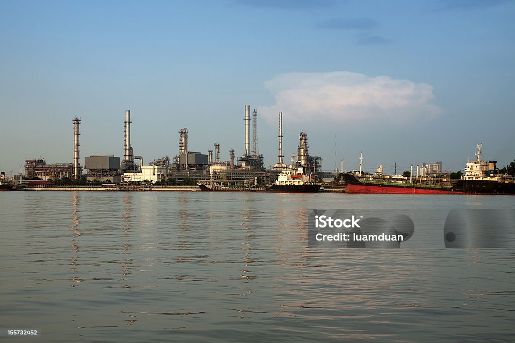 Petrolchimico Raffineria di petrolio fabbrica pipeline a Bangkok Tailandia - Foto stock royalty-free di Acciaio