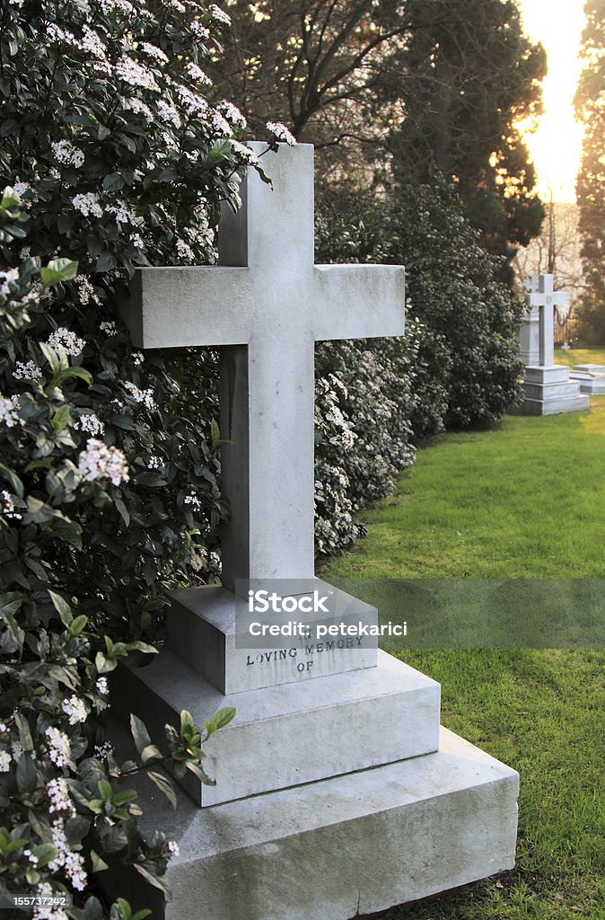 墓地 - ひびが入ったのロイヤリティフリーストックフォト
