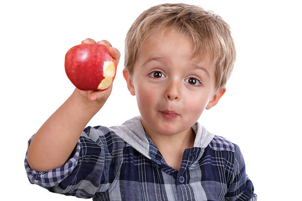 boy 食事、レッドアップル添え - child eating apple fruit ストックフォトと画像