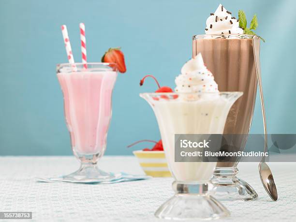 モルツの 3 つの魅力 - イチゴのストックフォトや画像を多数ご用意 - イチゴ, チョコレート, バニラアイスクリーム