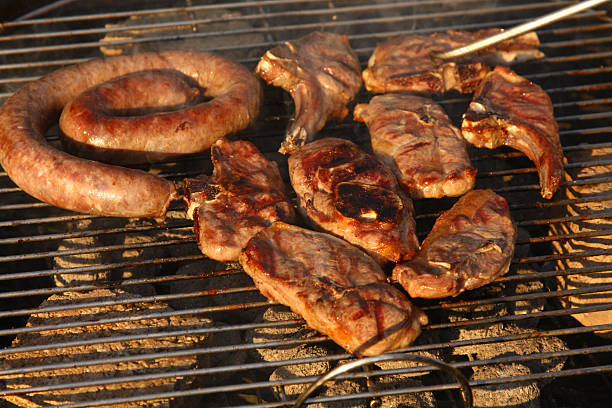 Viande cuisson sur un barbecue - Photo