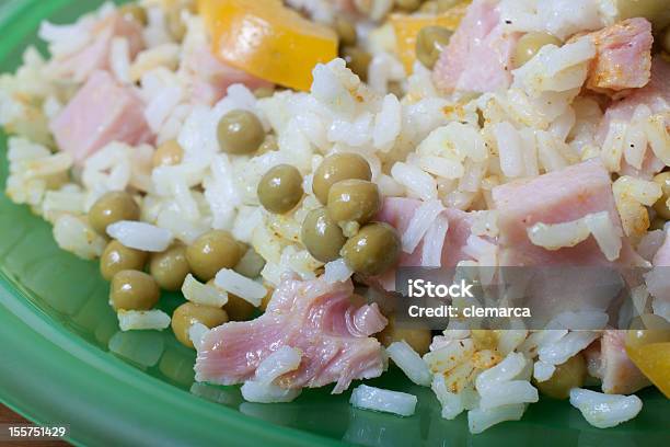 Photo libre de droit de Curry Accompagné De Riz Parfumé Au Jambon Poivron Et Petits Pois banque d'images et plus d'images libres de droit de Aliments et boissons