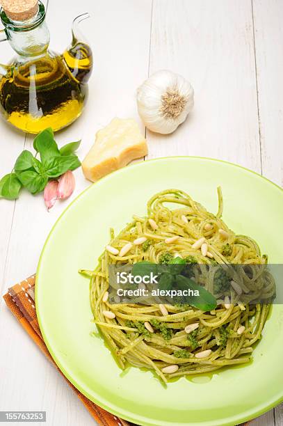 Foto de Linguine Al Pesto e mais fotos de stock de Alho - Alho, Azeite, Queijo de Leite de Ovelha