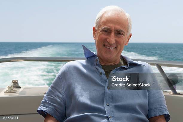Hombre Senior En Paseo En Bote Foto de stock y más banco de imágenes de Massachusetts - Massachusetts, 65-69 años, Actividad de fin de semana