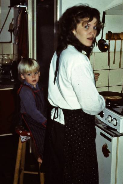 istock Young mother in the 1970's preparing food 1557783015