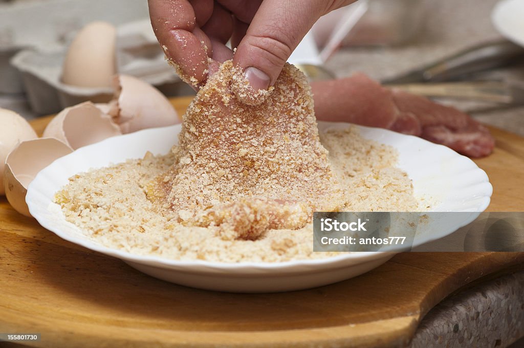 Costeletas enroladas em migalhas de pão - Foto de stock de Farinha de Rosca royalty-free