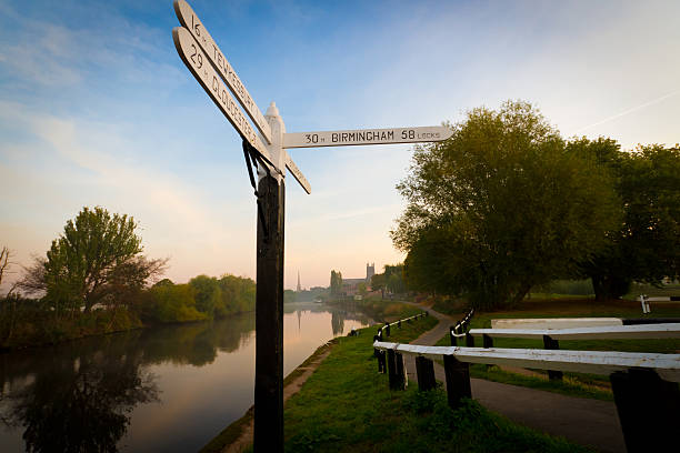 riverside accedere a diglis a worcester, - worcestershire foto e immagini stock