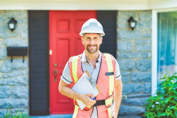 istock Man with a white hard hat holding a clipboard, inspect house 1558241377