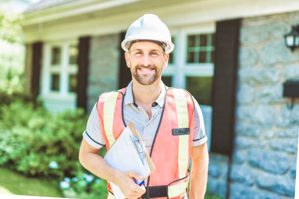 istock Man with a white hard hat holding a clipboard, inspect house 1558241378