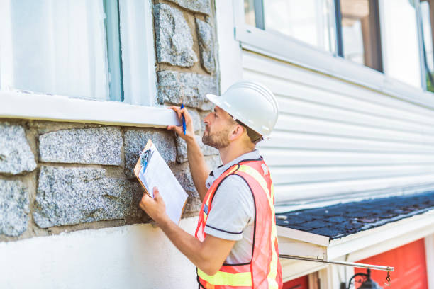 istock Man with a white hard hat holding a clipboard, inspect house 1558241394