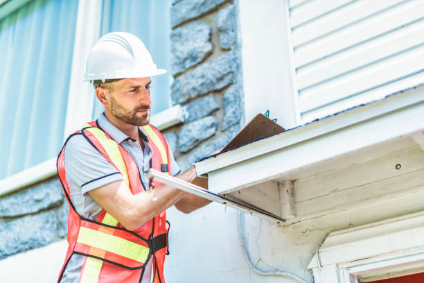 istock Man with a white hard hat holding a clipboard, inspect house 1558241408