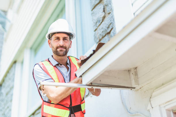 istock Man with a white hard hat holding a clipboard, inspect house 1558241410