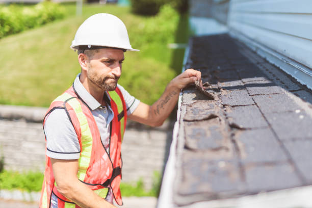 istock Man with a white hard hat holding a clipboard, inspect house 1558242511