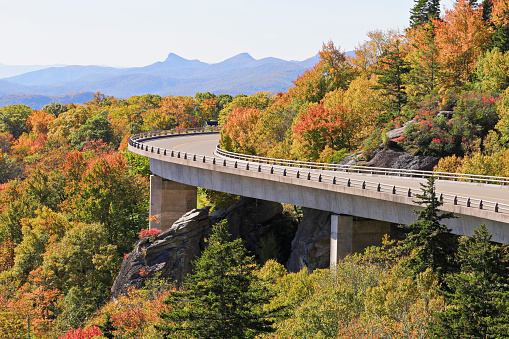 Linn Cove viaduct along the Blue Ridge Parkway (North Carolina).