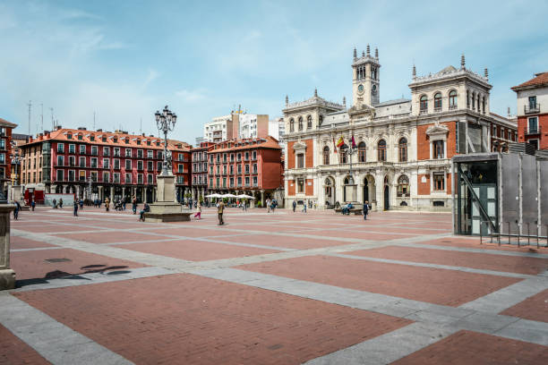 plaza mayor de valladolid, españa - provincia de valladolid fotografías e imágenes de stock