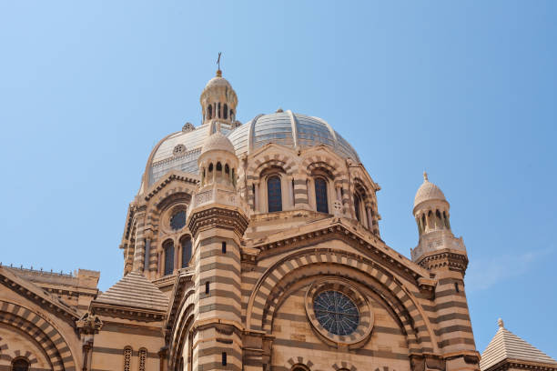 a catedral de la major em marselha, frança - marseille notre dame de la garde tower cathedral - fotografias e filmes do acervo