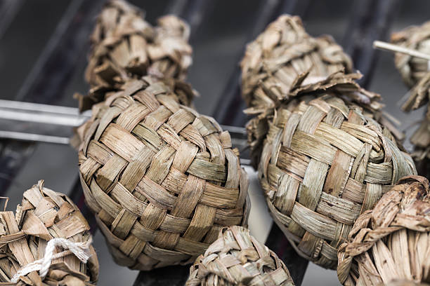 ketupat-riso glutinoso - wrapped food hole container asia foto e immagini stock
