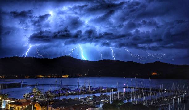 Long Exposure Photo for hunting multiple lightning