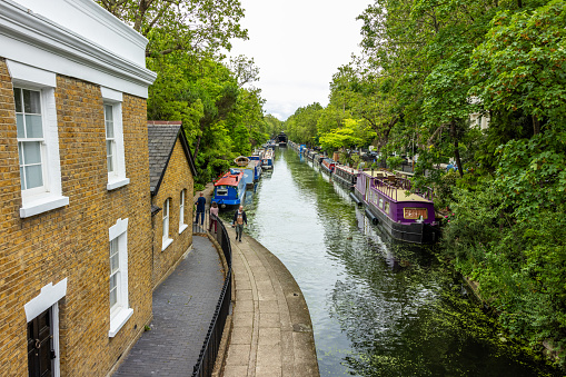 Little Venice is a residential district in West London, England, around the junction of the Paddington Arm of the Grand Union Canal, the Regent's Canal, and the entrance to Paddington Basin. Shot on 19th of June 2023