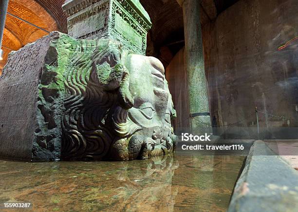 Medusa - Fotografie stock e altre immagini di Basilica Cisterna - Basilica Cisterna, Turchia, Medusa - Gorgone