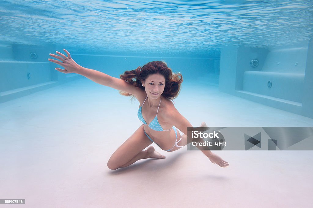 Bela piscina sereia (XXXL - Foto de stock de Debaixo d'água royalty-free