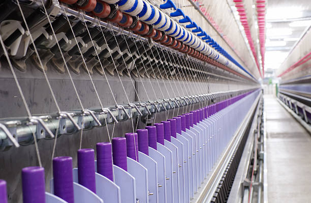 usine textile - textile industry loom machine textile photos et images de collection