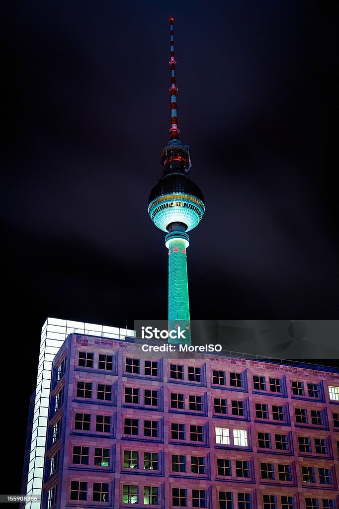 ベルリンテレビタワー乗り換え、夜はありません - プラッテンバウのロイヤリティフリーストックフォト