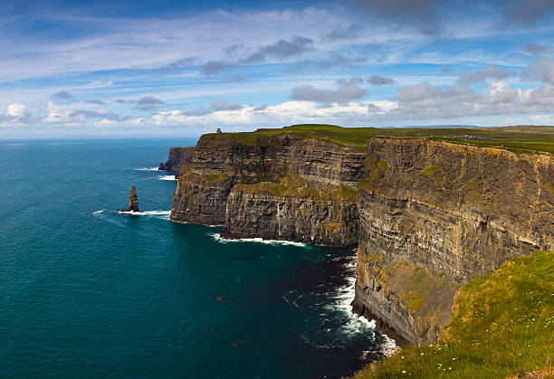 penhascos de moher - republic of ireland cliffs of moher cliff galway imagens e fotografias de stock