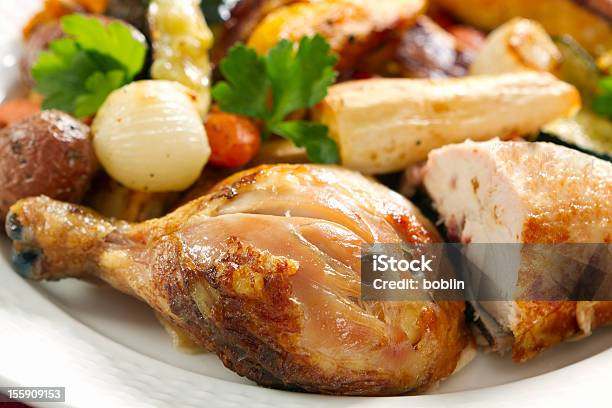 Pieczony Kurczak I Warzywa Korzeniowe - zdjęcia stockowe i więcej obrazów Bez ludzi - Bez ludzi, Białe mięso, Cebula