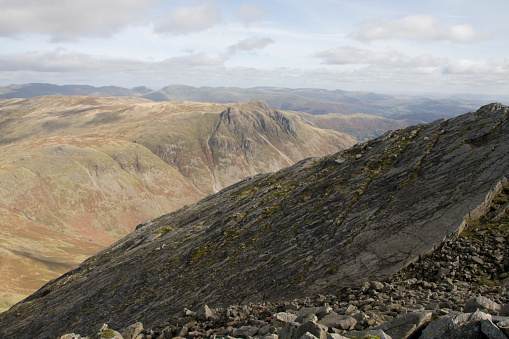 The Great Slab on Bow Fell with the Langdale Pikes in the background, Cumbria, English Lake District, UK