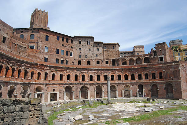 marché de trajan vue. rome. - trajano photos et images de collection