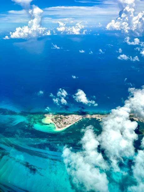 istock Flying over Caribbean Turquoise Water - Cancun, Mexico 1559185016
