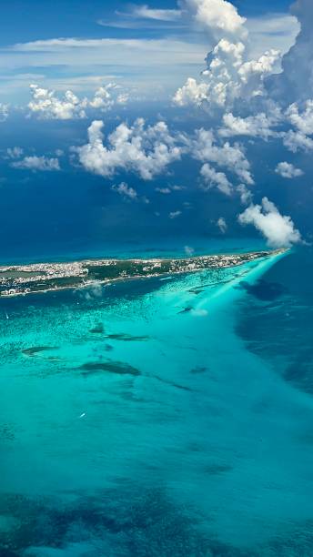 istock Flying over Caribbean Turquoise Water - Cancun, Mexico 1559185019